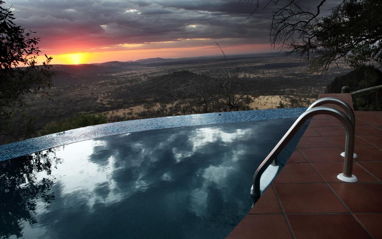 Mbali Mbali Soroi Serengeti Lodge Banagi Buitenkant foto